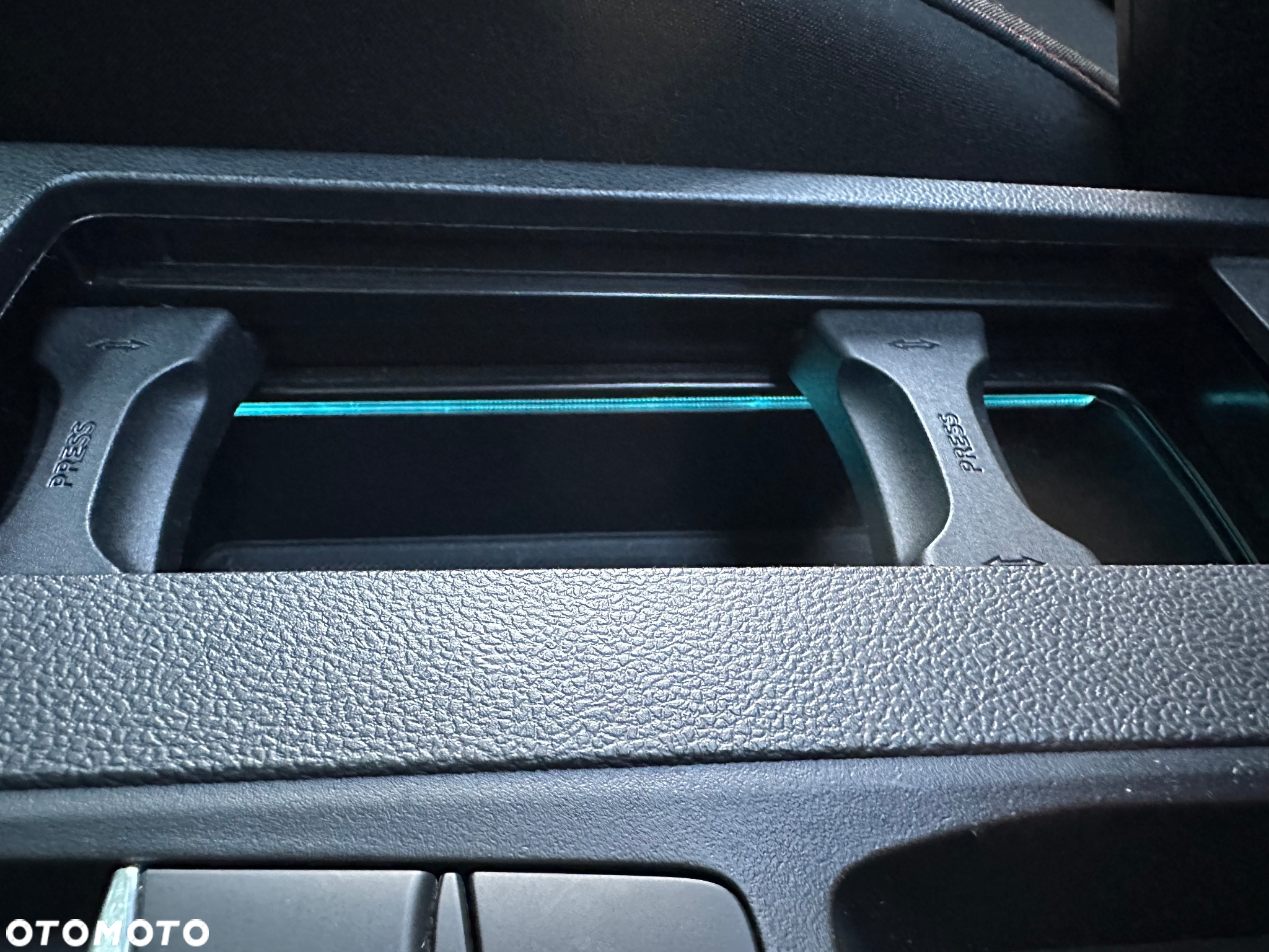 Ford Focus Turnier 1.0 EcoBoost Hybrid ST-LINE X - 28
