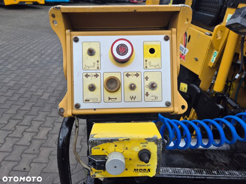 Caterpillar AP 300 / ROZŚCIEŁACZ DO ASFALTU / SERWISOWANY / 1WŁ / WIBRACJE + PODGRZEWANY STÓŁ / MOŻLIWOŚĆ TRANSPORTU - 20