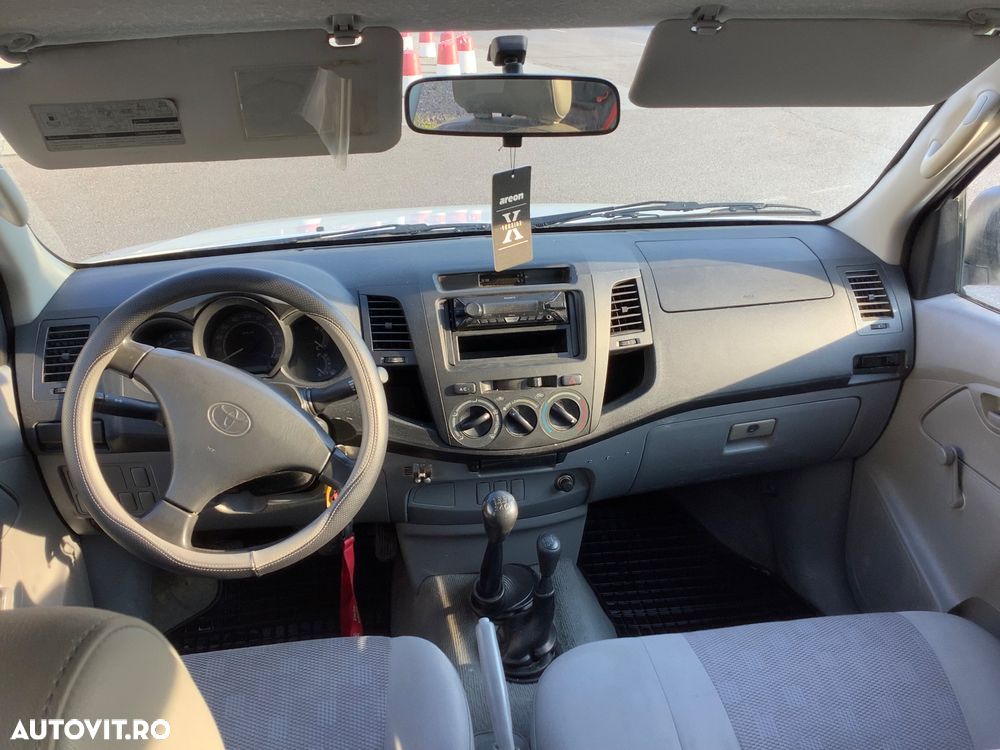 Toyota Hilux 4x4 Xtra Cab - 5