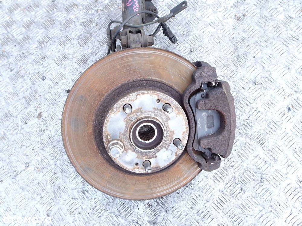 kolumna + zwrotnica prawa toyota verso i 2.0 d4d 09-13r., - 2