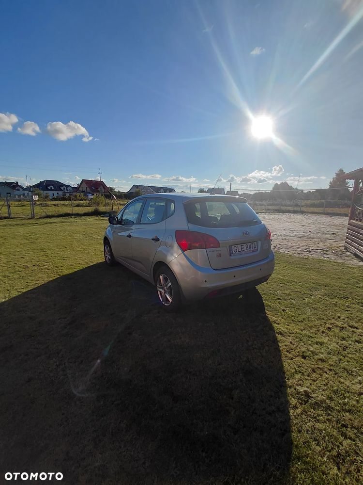 Kia Venga - 10