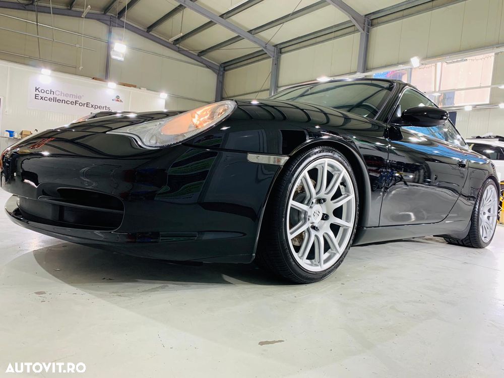 Porsche 911 Carrera - 1