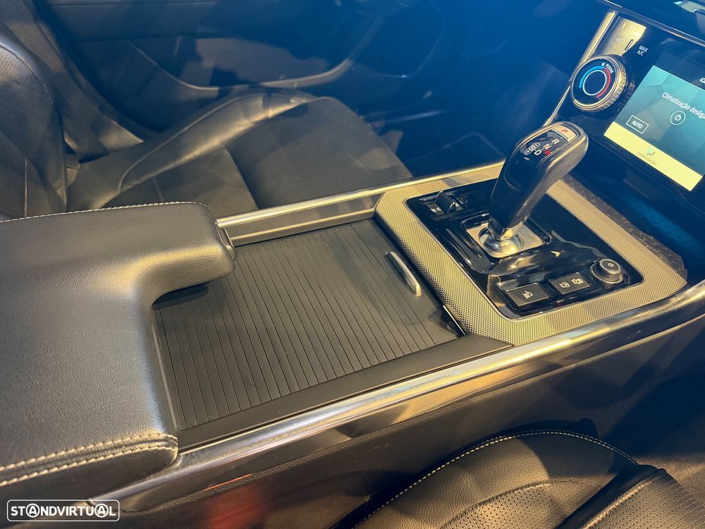 Jaguar XE 2.0 D200 R-Dynamic HSE - 40