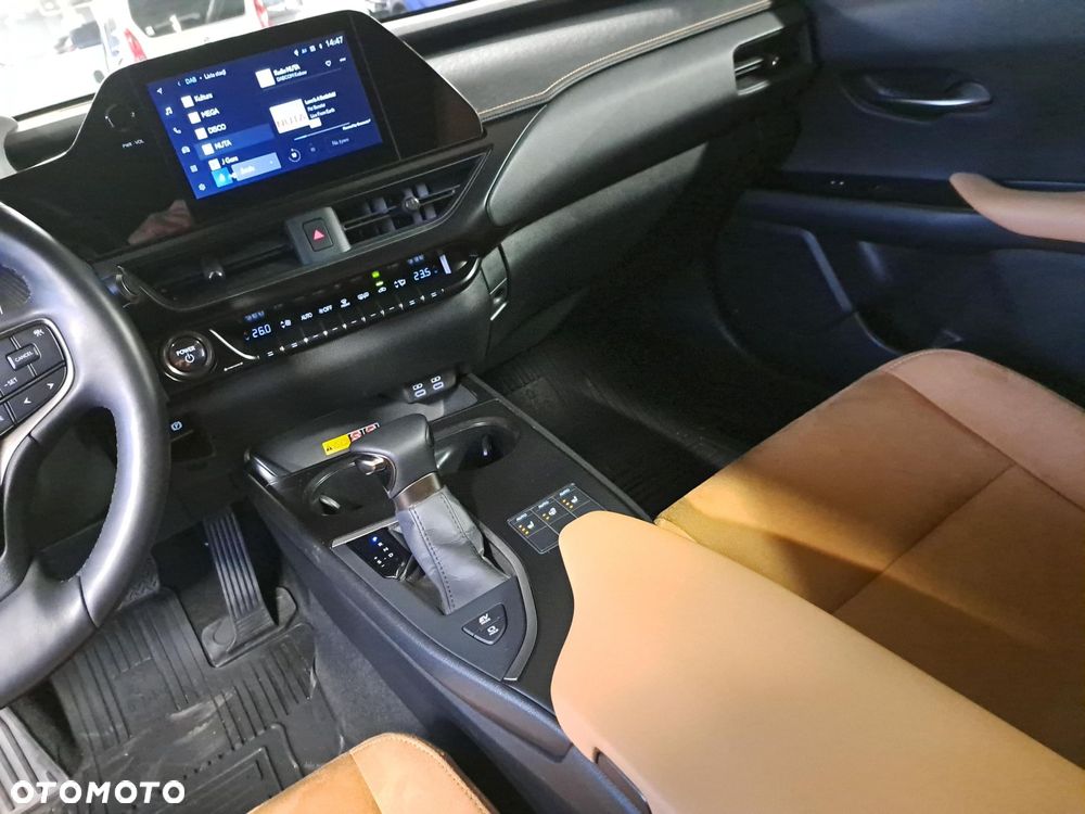 Lexus UX 250h GPF Business 2WD - 25