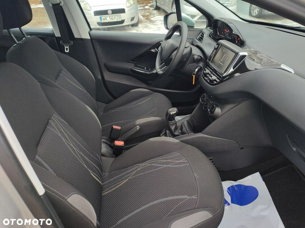Peugeot 208 - 14