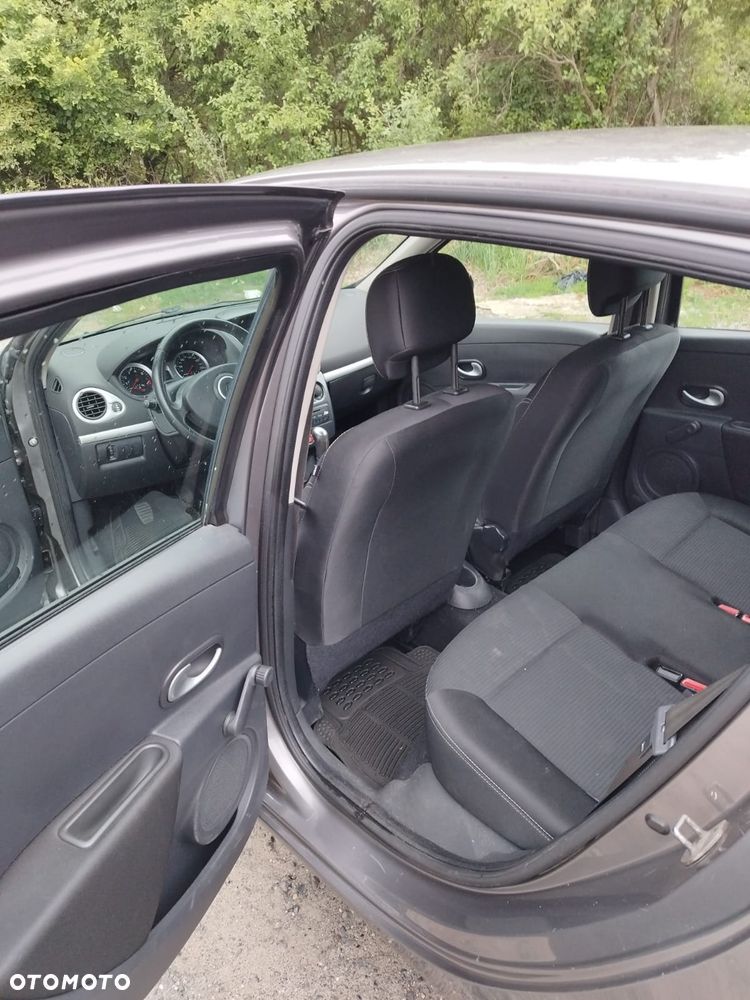 Renault Clio 1.2 16V Expression - 19