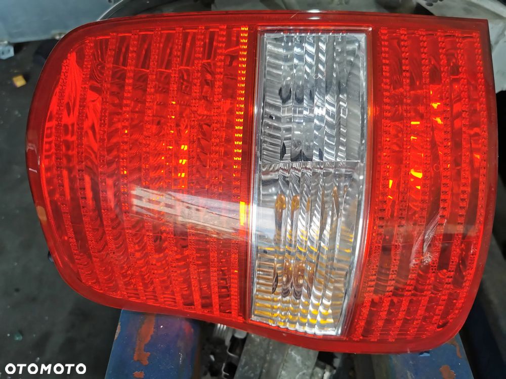 KIA CARNIVAL I LAMPA LEWA PRAWA PRZEDNIA LEWY PRAWY PRZÓD EUROPA - 5