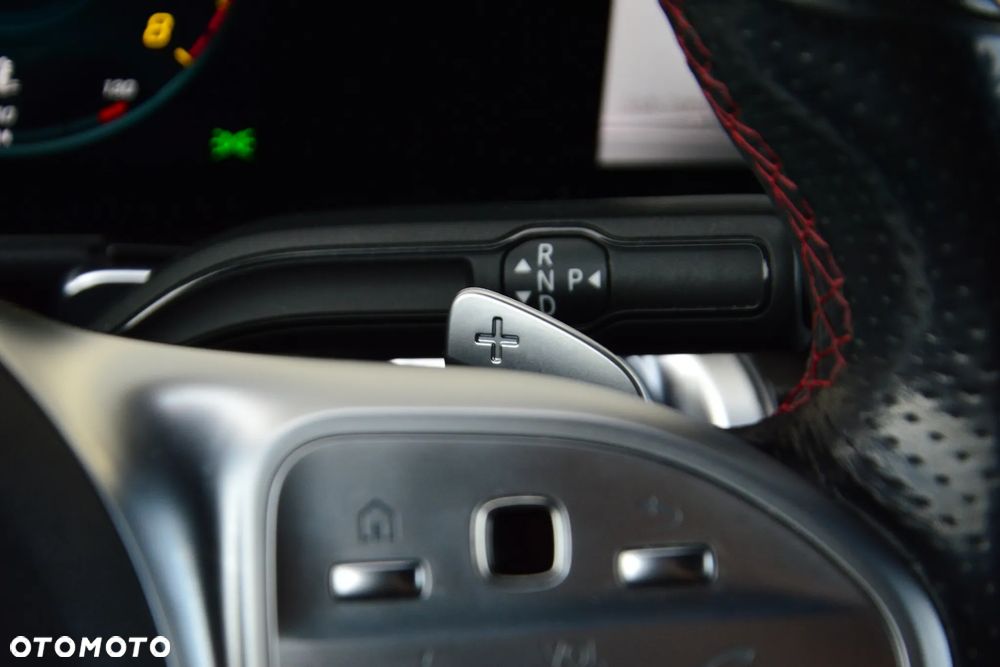 Mercedes-Benz GLB 250 4-Matic AMG Line 8G-DCT - 24