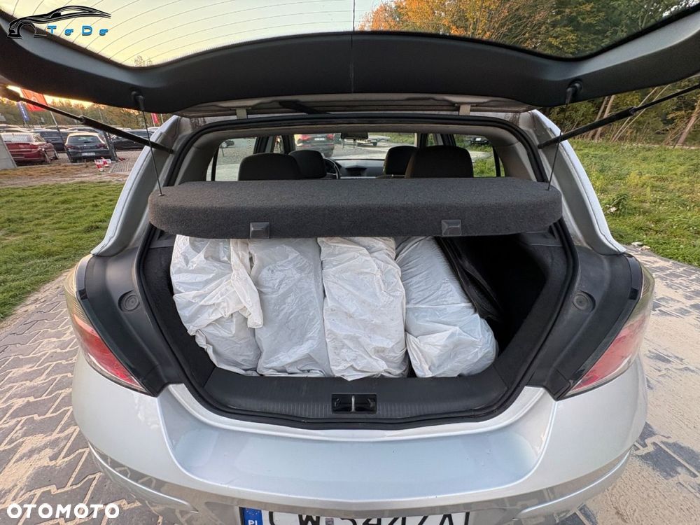 Opel Astra 1.6 Sport EU6 - 21