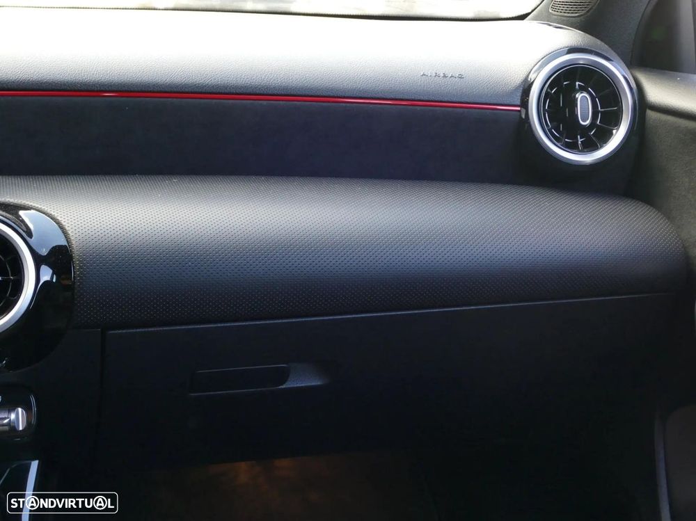 Mercedes-Benz A 180 d AMG Line - 35