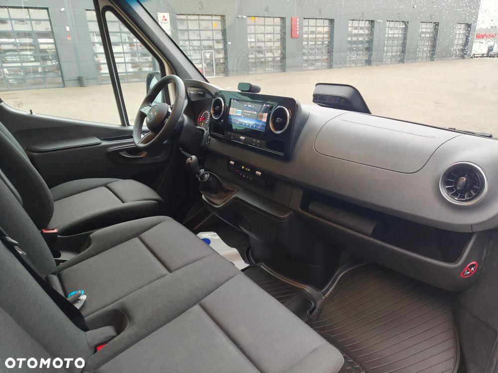 Mercedes-Benz Sprinter - 15