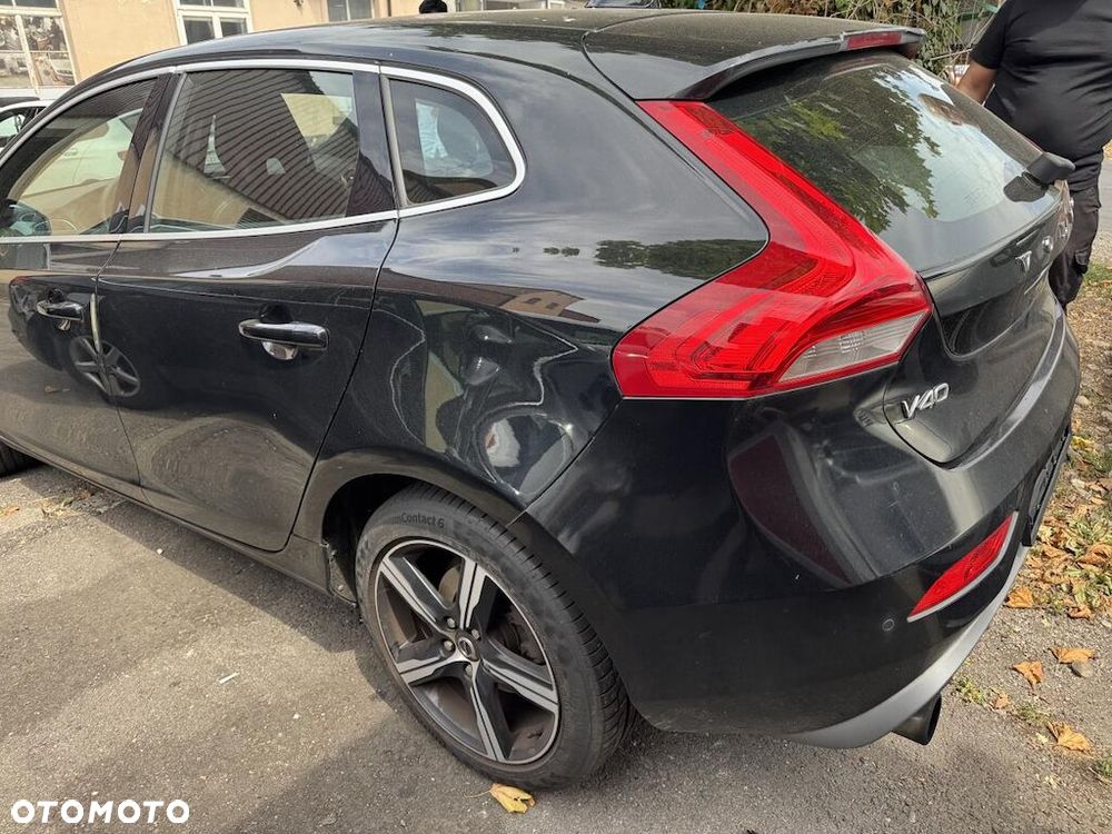 Volvo V40 D2 R-Design - 3