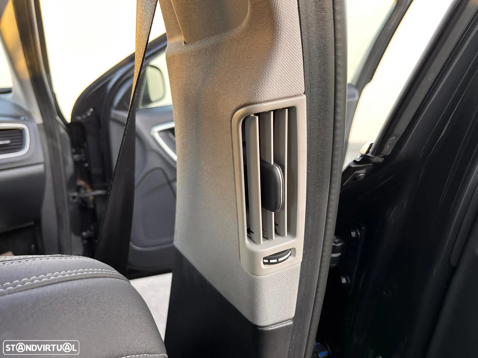 Volvo V60 1.6 D2 Momentum Eco Powershift - 39