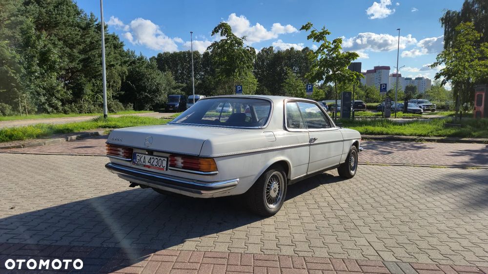 Mercedes-Benz W123 - 6