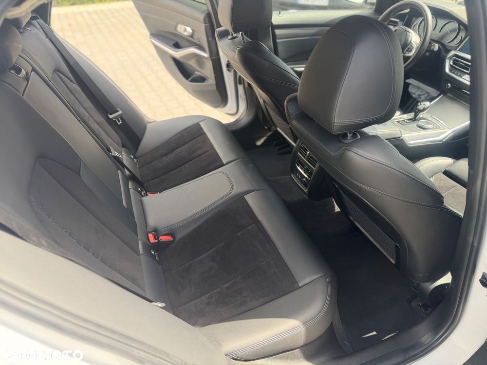 BMW Seria 3 330d xDrive M Sport sport - 13