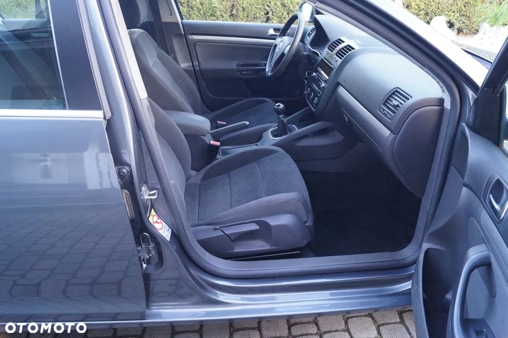Volkswagen Jetta 2.0 TDI Comfortline - 24