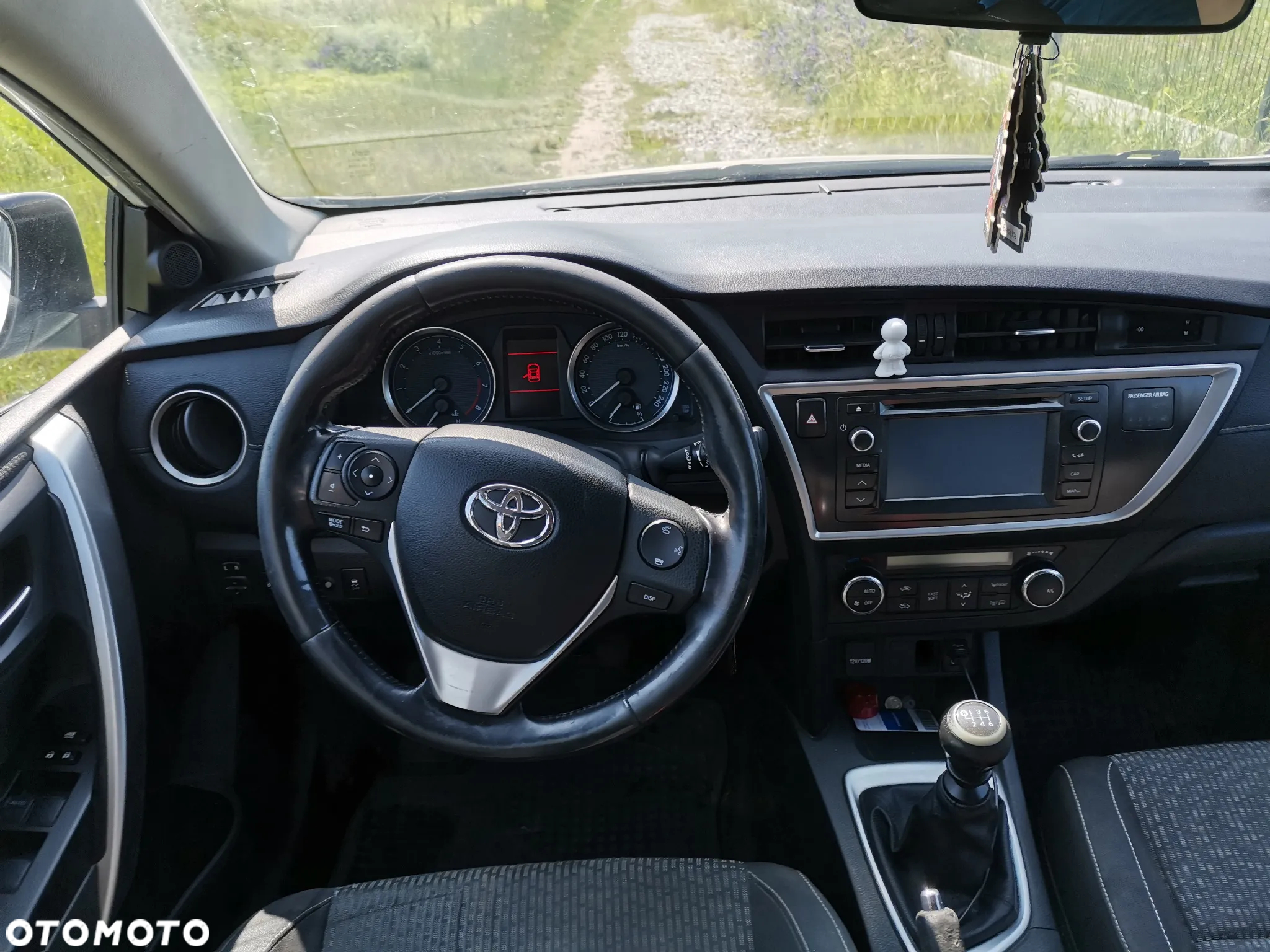 Toyota Auris 1.6 Premium + - 7
