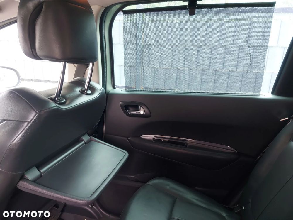 Peugeot 5008 HDI 160 Automatik Allure - 12