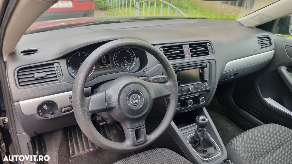 Volkswagen Jetta - 8
