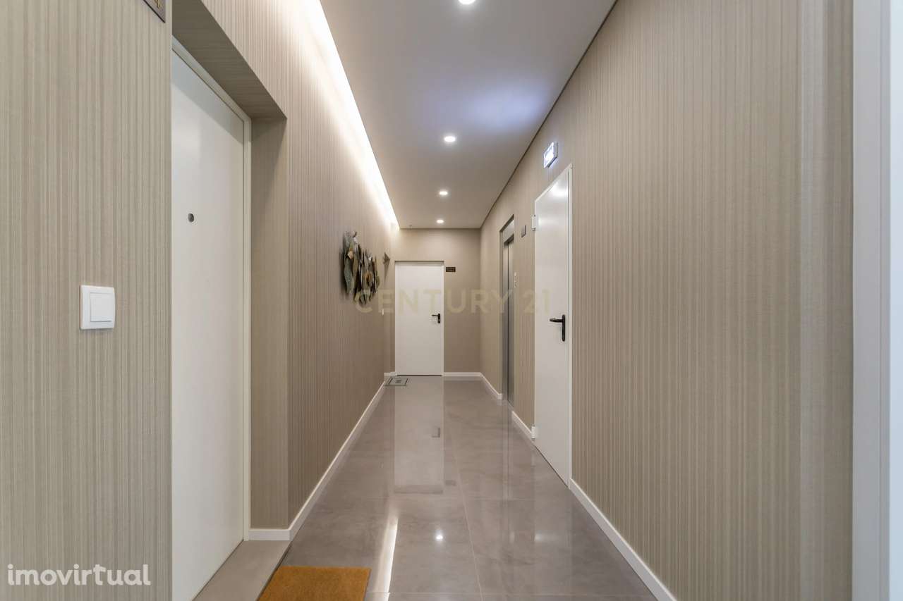 Apartamento para ARRENDAMENTO: 3 Quartos | 2 Casas de Banho | 1 Varand - Grande imagem: 3/58