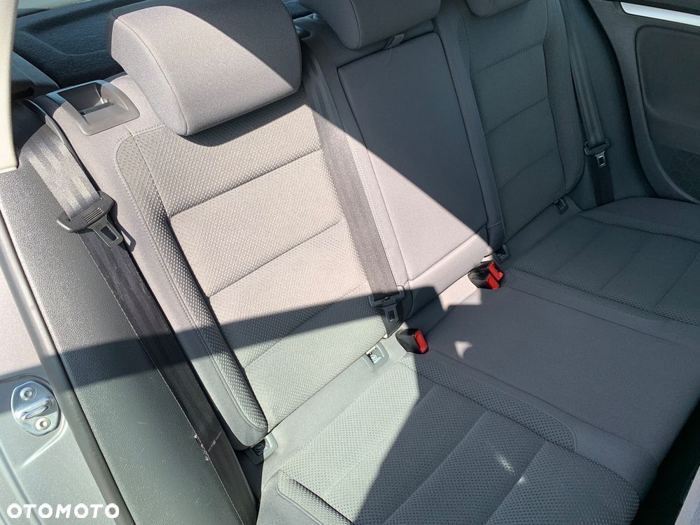 Volkswagen Golf - 17