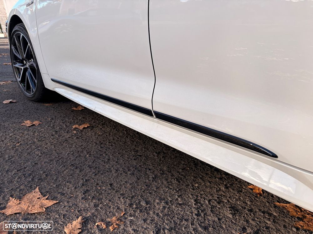 Toyota Corolla 2.0 Hybrid Luxury White - 21