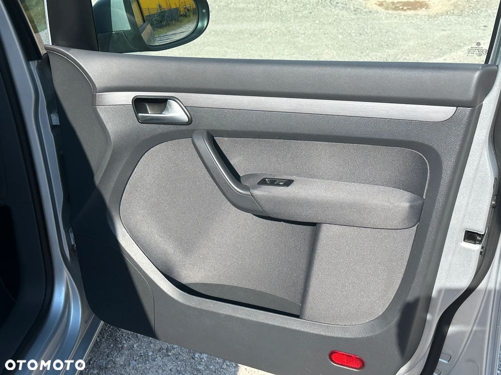Volkswagen Touran - 33