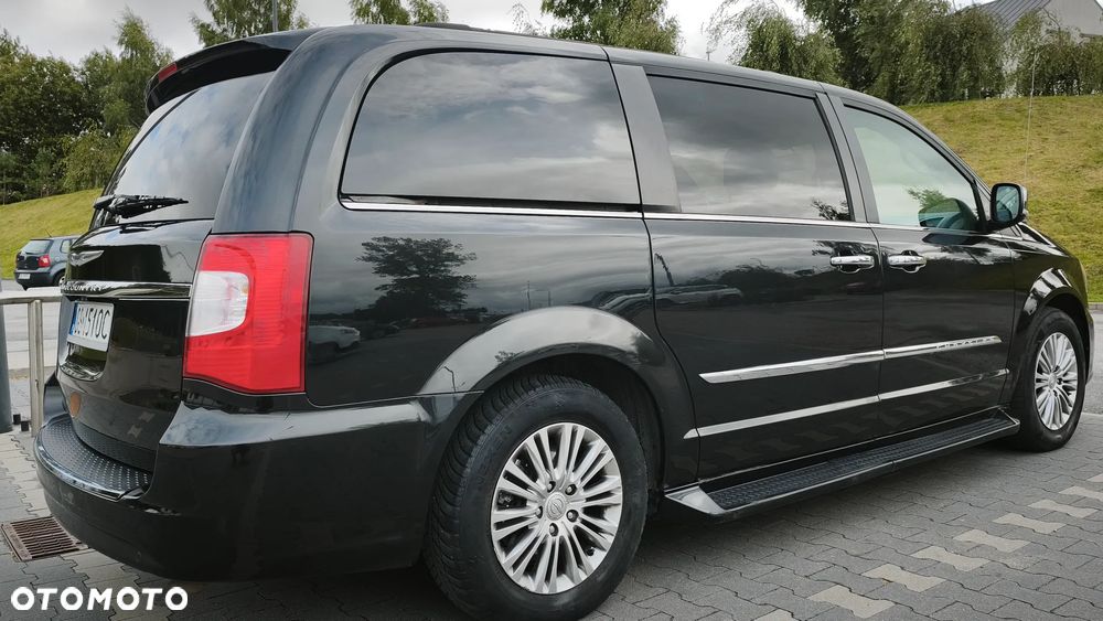 Chrysler Town & Country 3.6 Limited - 14