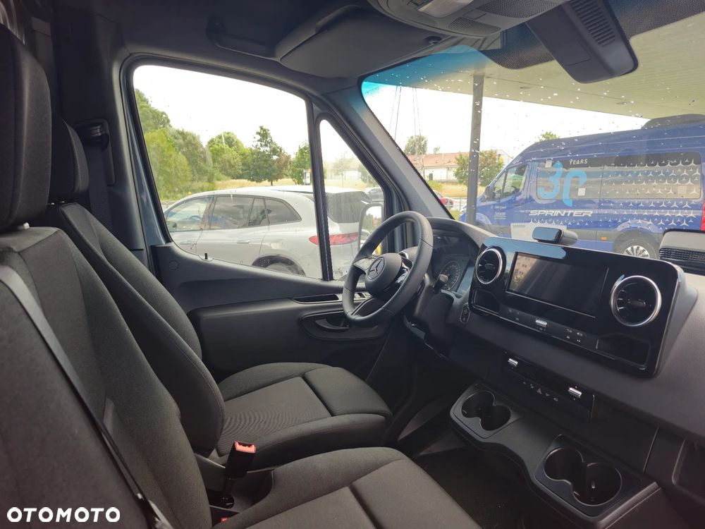 Mercedes-Benz Sprinter - 12