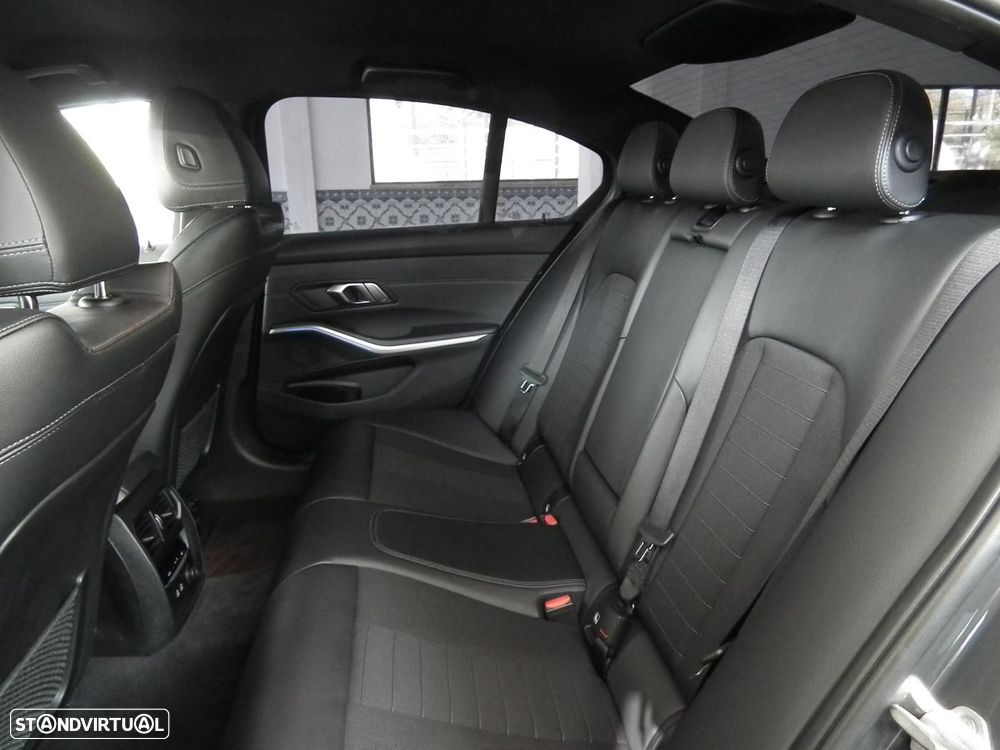 BMW 318 d Line Sport - 13