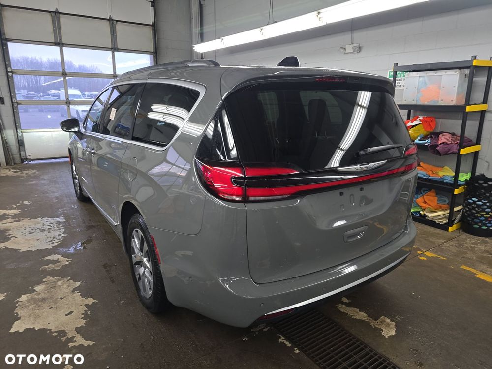 Chrysler Pacifica - 5