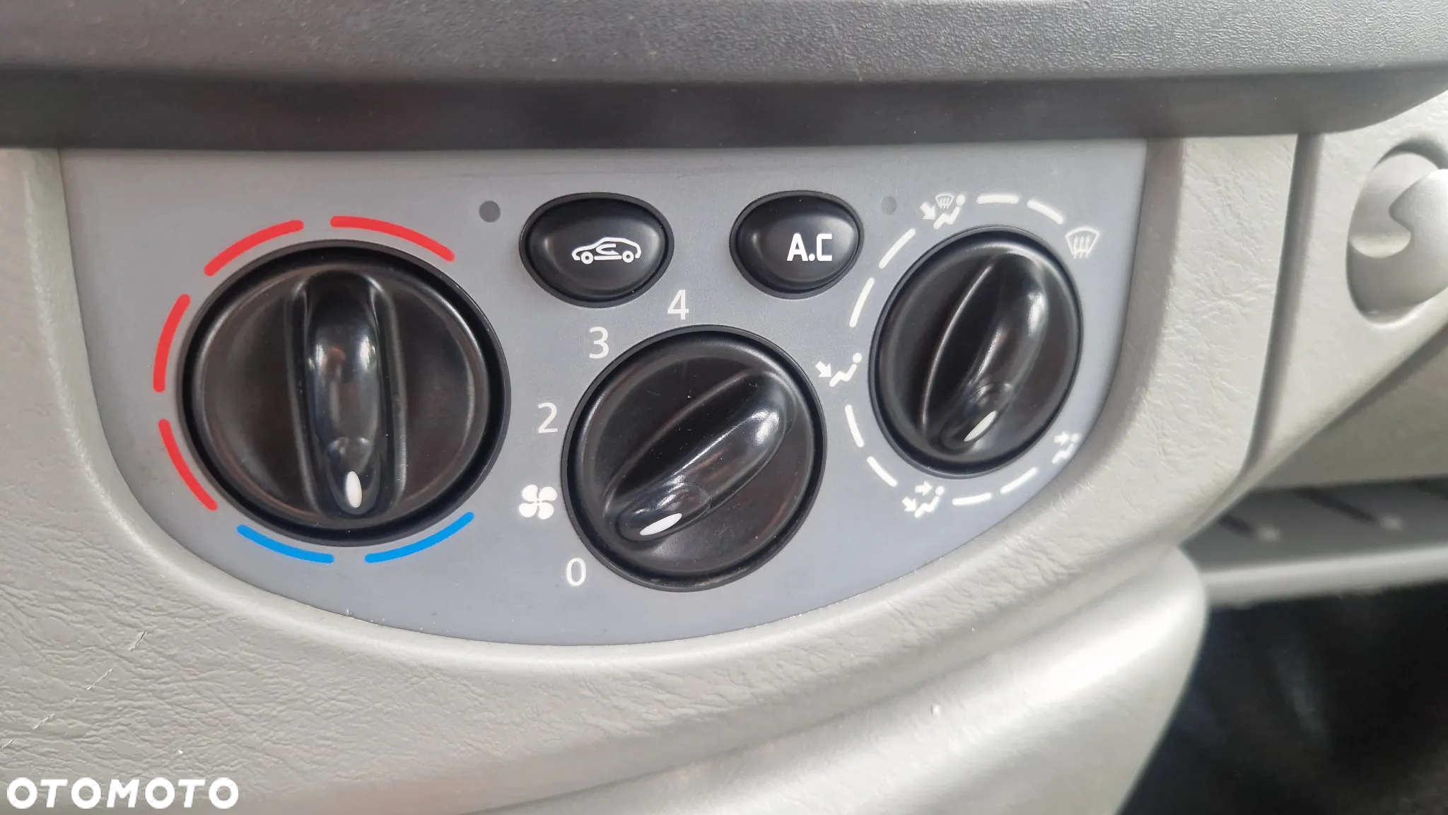 Opel Vivaro - 14