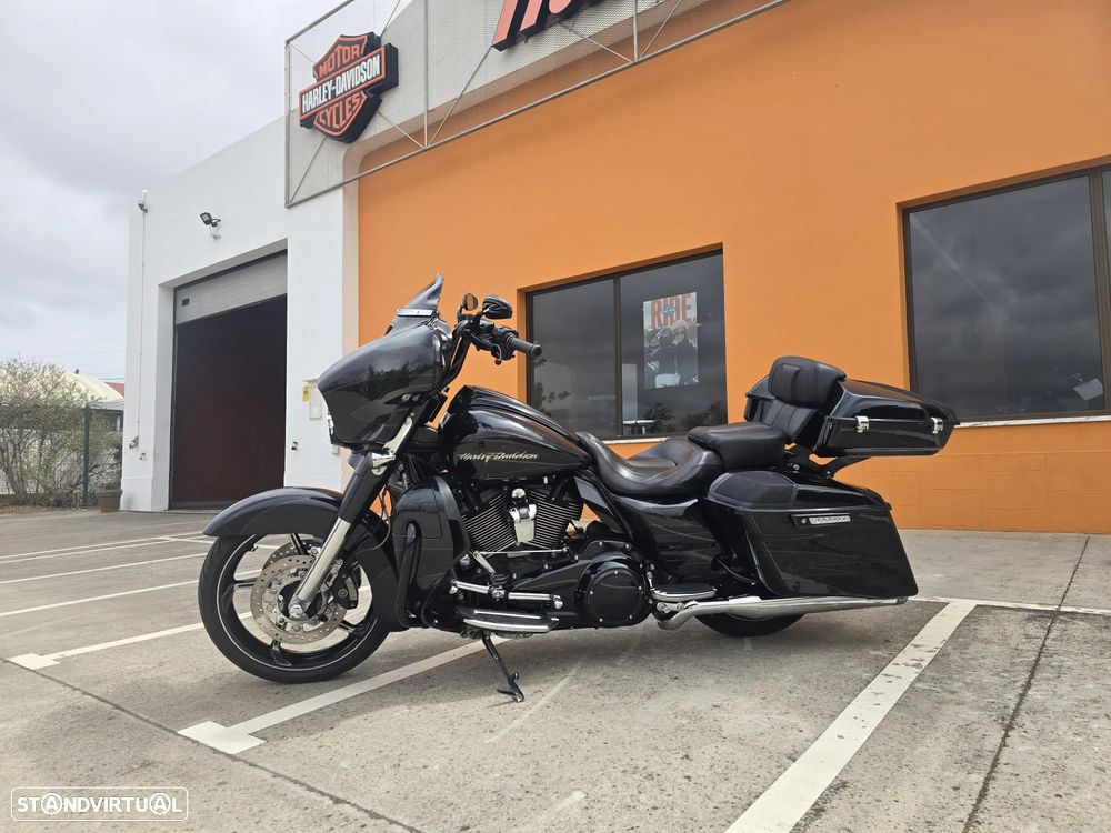 Harley-Davidson FLHXS Street Glide 114 CVO