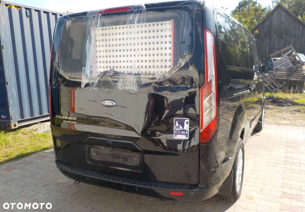 Ford Tourneo Custom - 17