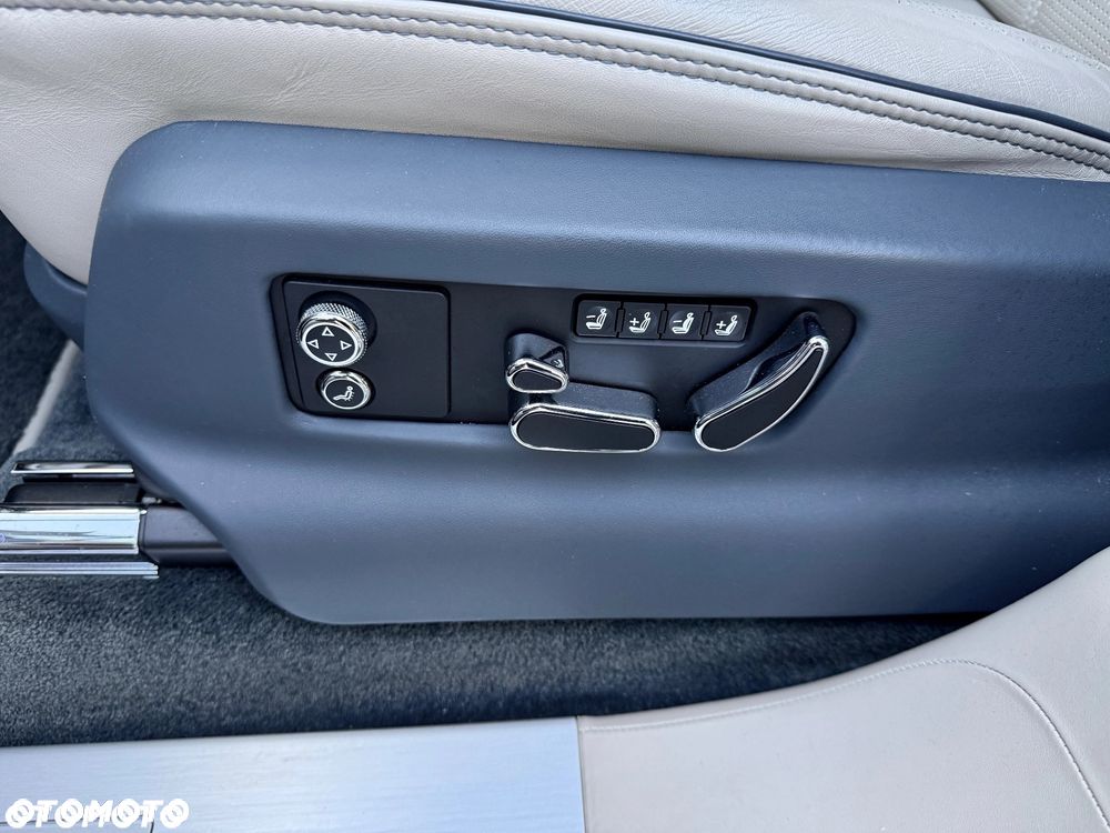 Bentley Bentayga - 12