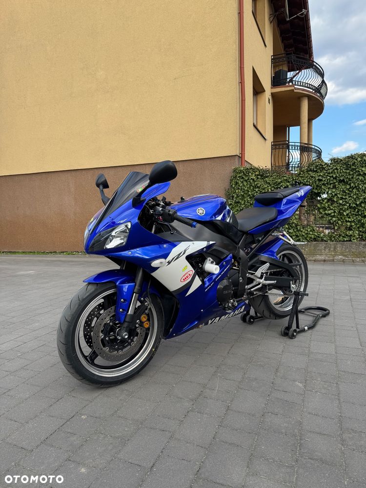 Yamaha R1 - 1