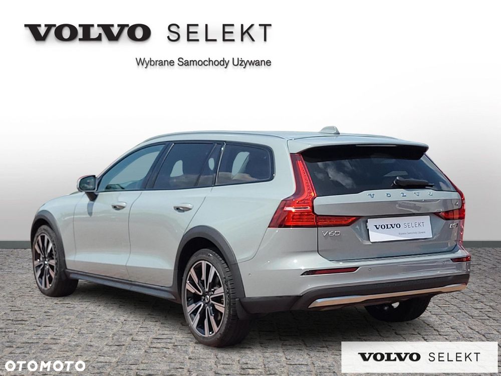Volvo V60 Cross Country - 4