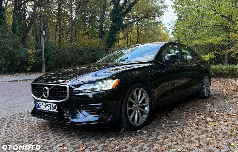Volvo S60 T5 Momentum Pro - 1