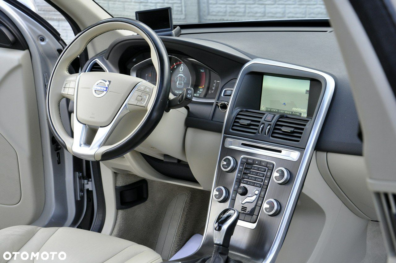 Volvo XC 60 T5 AWD Momentum - 38