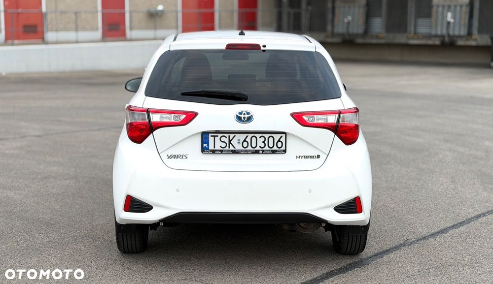 Toyota Yaris Hybrid 100 Premium - 14