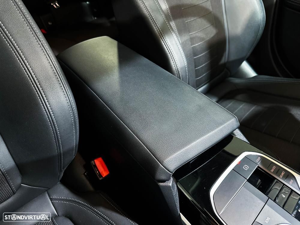 BMW i4 eDrive40 Edição Desportiva M - 25