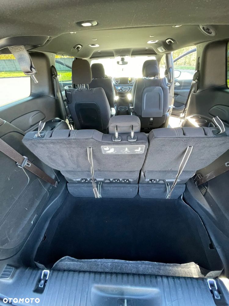 Chrysler Pacifica - 18