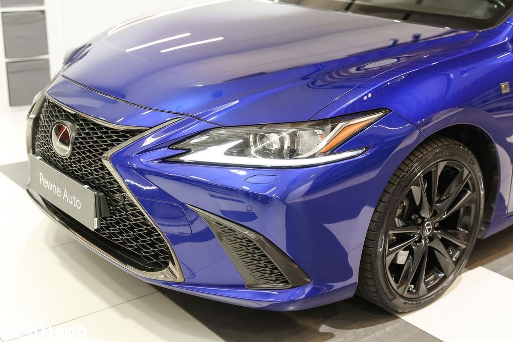 Lexus ES 300h F Sport Design - 26