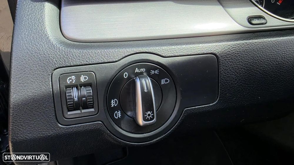 VW Passat Variant 1.6 TDI BlueMotion - 19