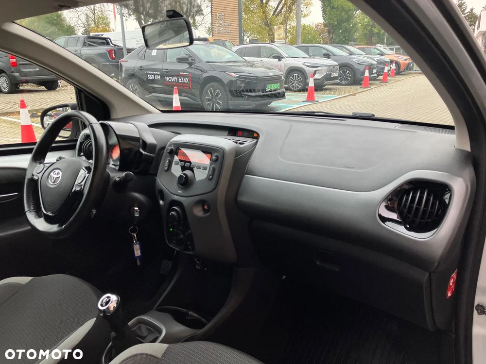 Toyota Aygo x-play - 16