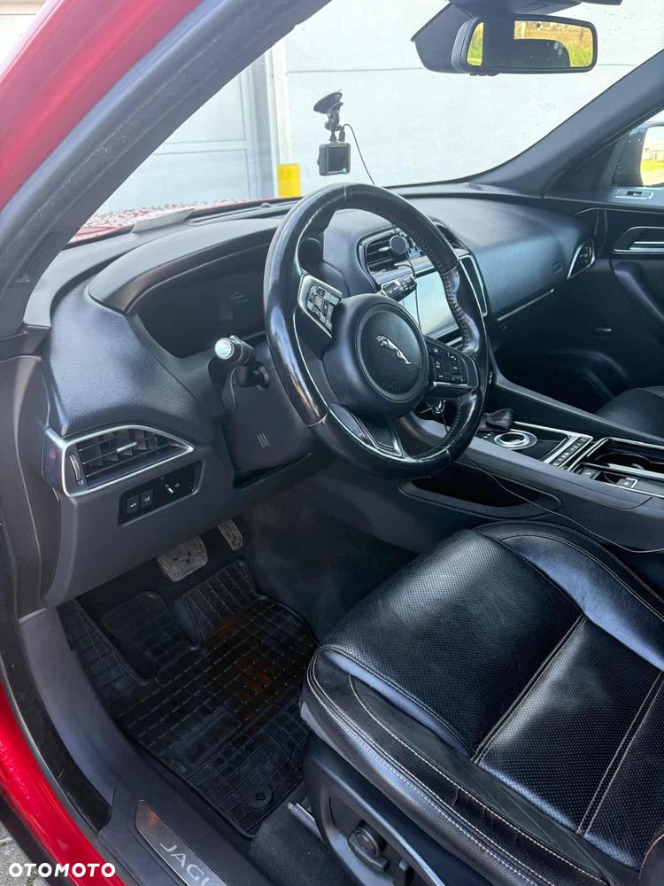 Jaguar F-Pace 25t AWD Prestige - 2