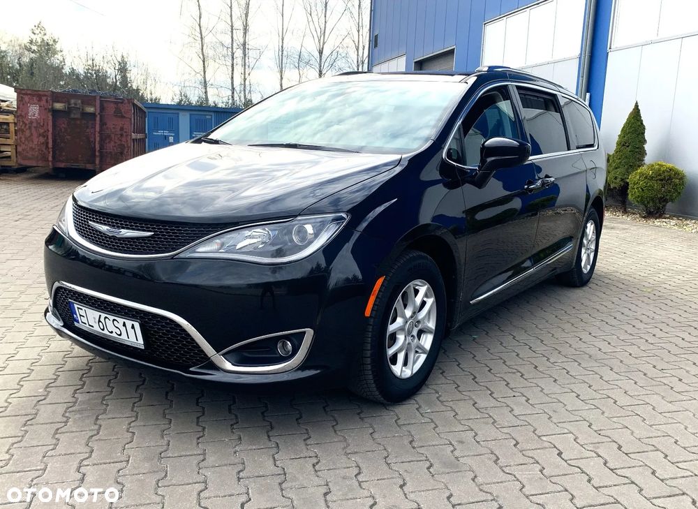 Chrysler Pacifica - 4