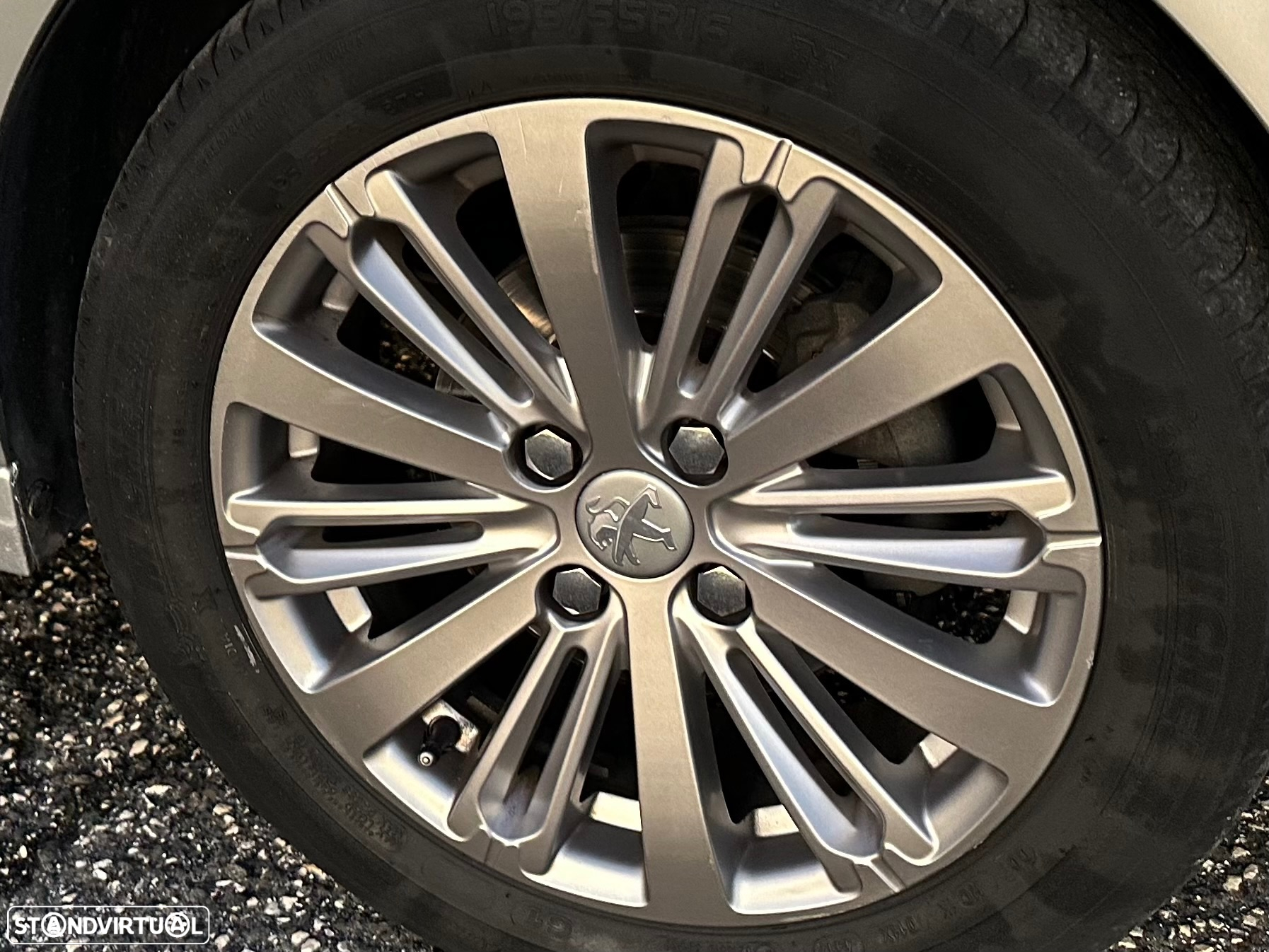 Peugeot 208 1.2 PureTech Style - 21