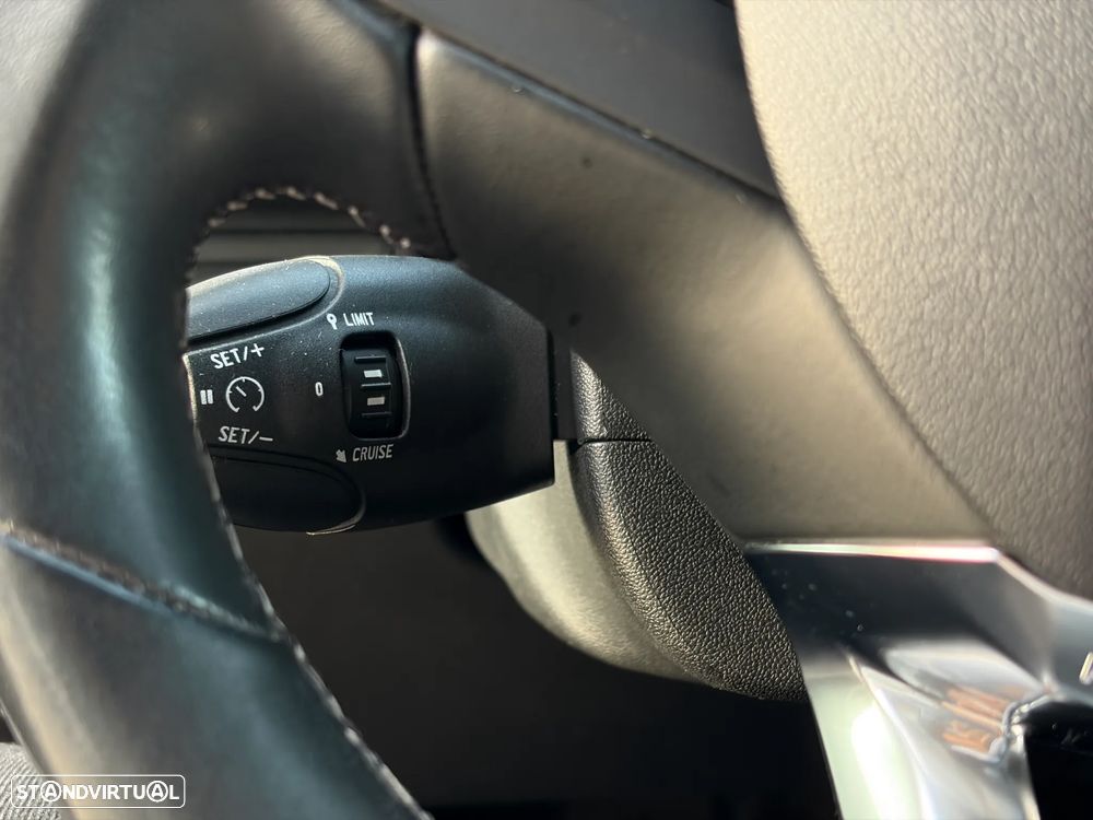 Peugeot 2008 1.2 PureTech Allure EAT6 - 18