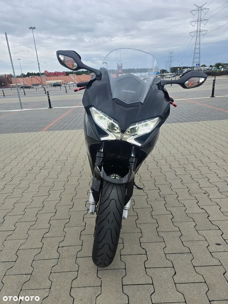 Honda VFR - 2